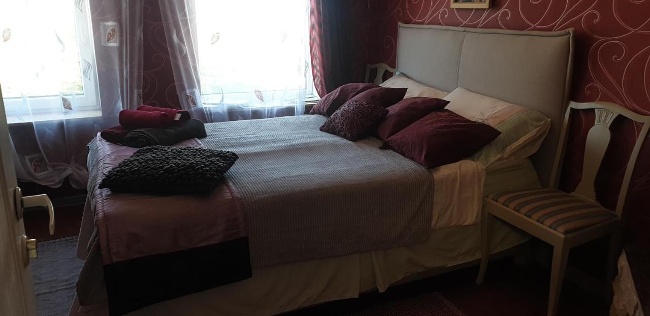 Martin Guest House เวนต์สปิลส์ ภายนอก รูปภาพ